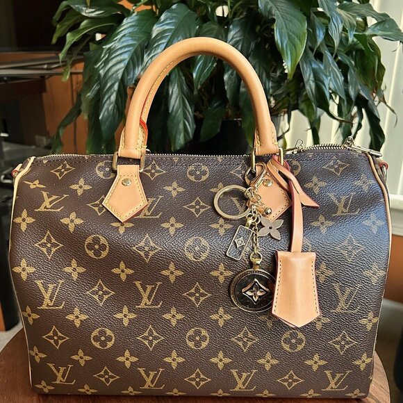 RUSTIC CLOVER BAG CHARM Black and Gold Tone 🍀 - Picture 4 of 9